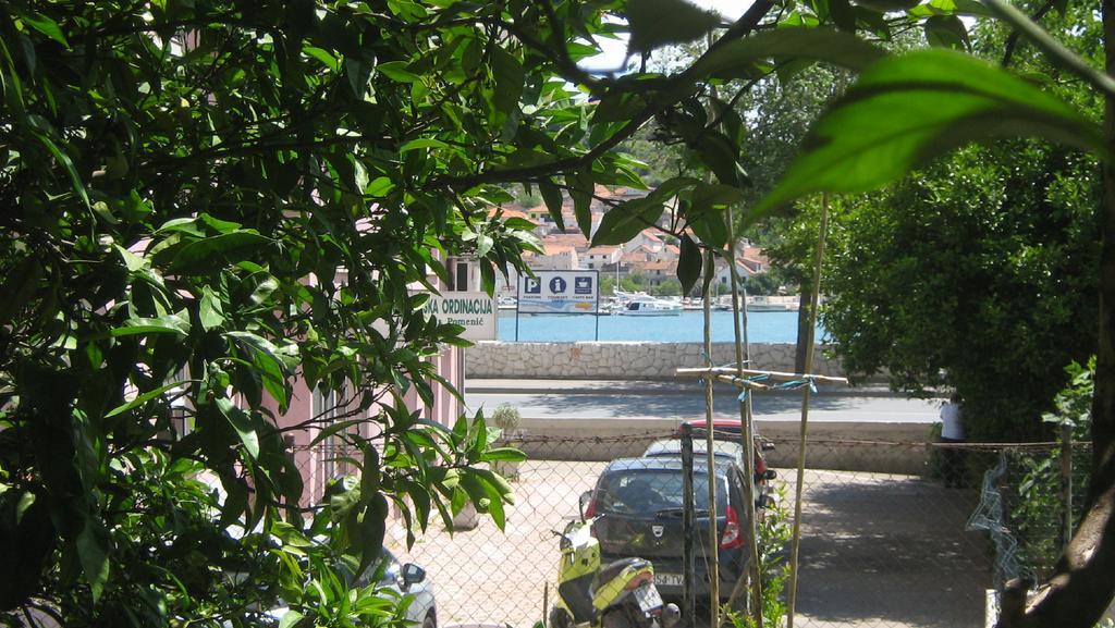 Apartment And Rooms Laguna Traù Esterno foto